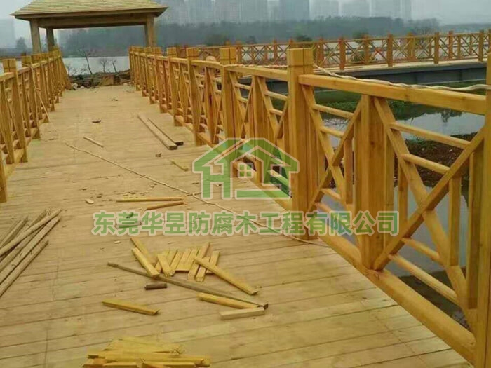 如何選購(gòu)防腐木圍欄？
